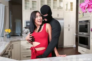 Không ngờ phim Sex Education giúp tôi dạy cho con trai ...