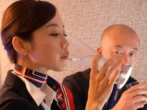 Bị nhân viên máy lạnh hấp diêm (vietsub)