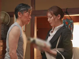 Con trai đi làm, bố Gã chồng ở nhà chơi thuốc con dâu