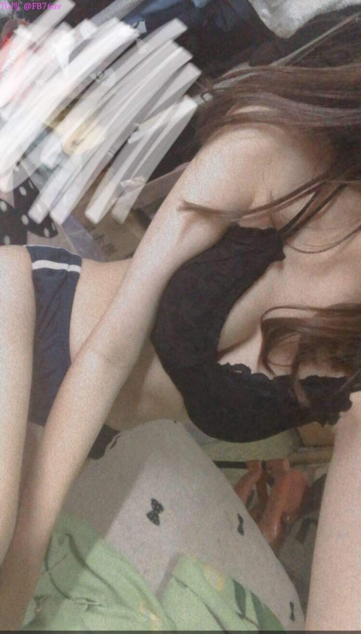Anh xã lạnh nhạt, người vợ yếu lòng với bố chồng